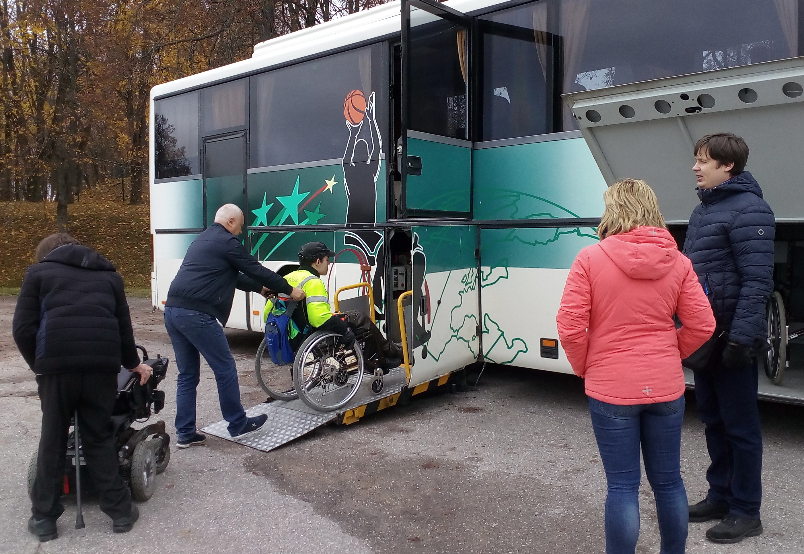 pacēlājs autobusā