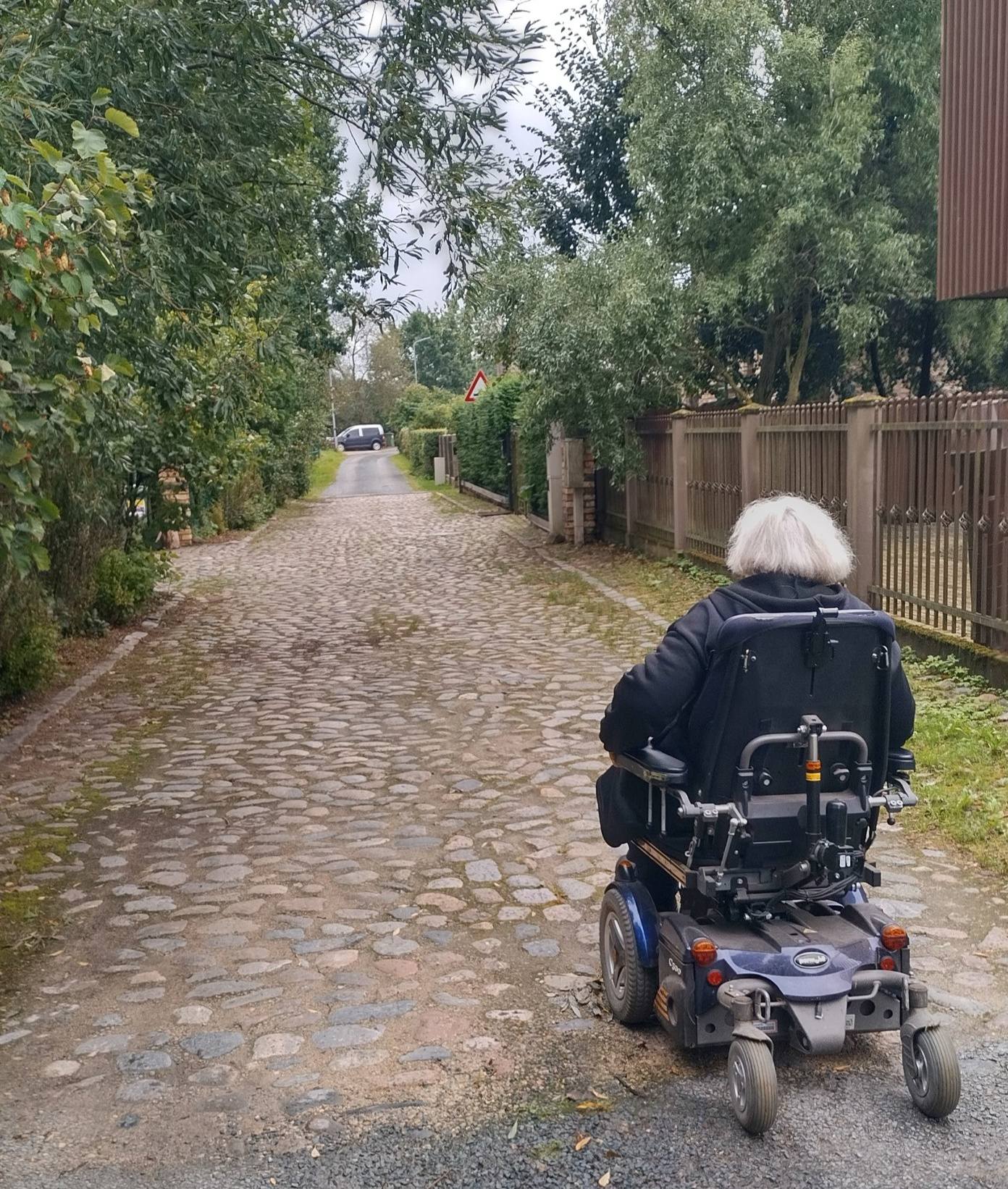 Rita brauc pa bruģi