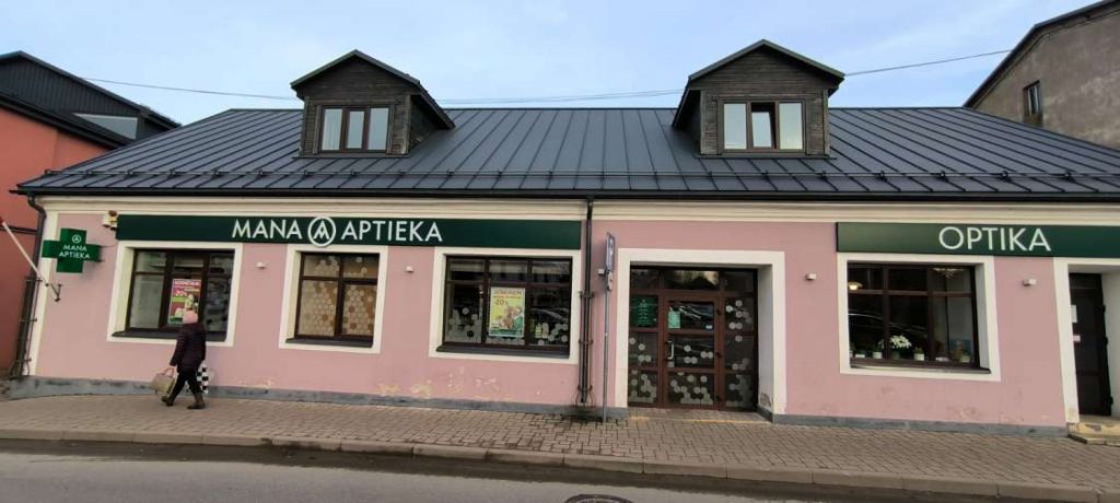 "Mana aptieka" ēka rozā krāsā