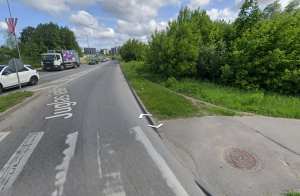 Zālājā iemita taka gar Juglas ielu pie Dreiliņu apļa
