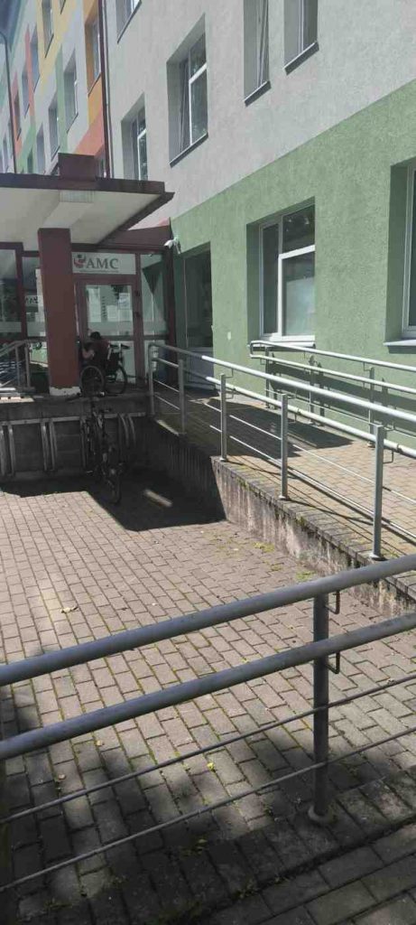 Gara uzbrauktuve ar margām abās pusēs